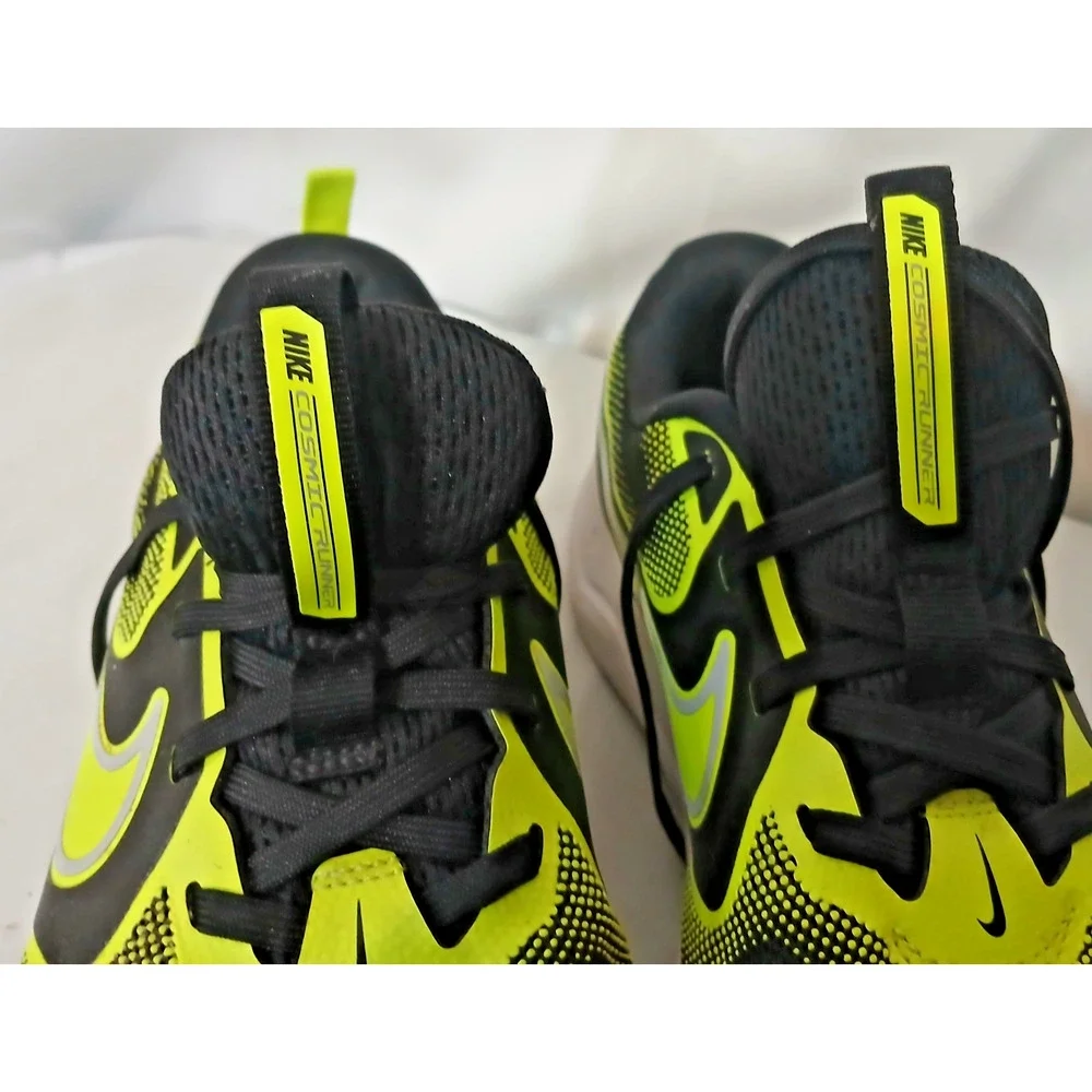 Nike Cosmic Runner Big Kids Running Shoes Youth 6/Mens 6 Neon Durable Futuristic